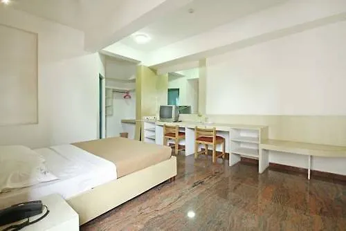 Hotel Park Royale Kochi 4*,